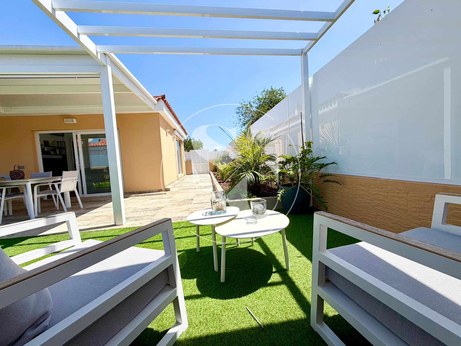 Chalet de 3 habitaciones en Maspalomas en venta con piscina - 749.000 € (Ref: 9915166)