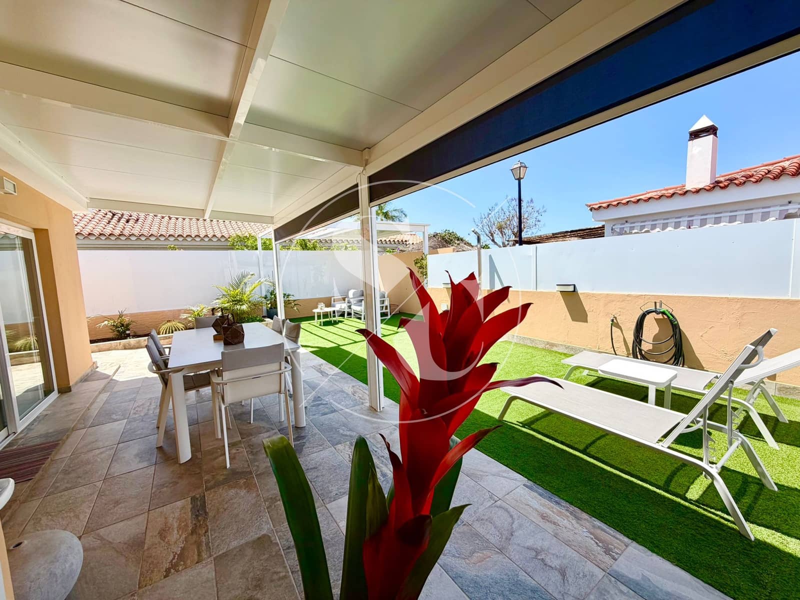 Chalet de 3 habitaciones en Maspalomas en venta con piscina - 749.000 € (Ref: 9915166)