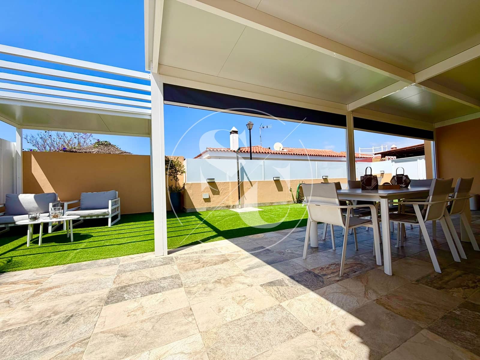 Chalet de 3 habitaciones en Maspalomas en venta con piscina - 749.000 € (Ref: 9915166)