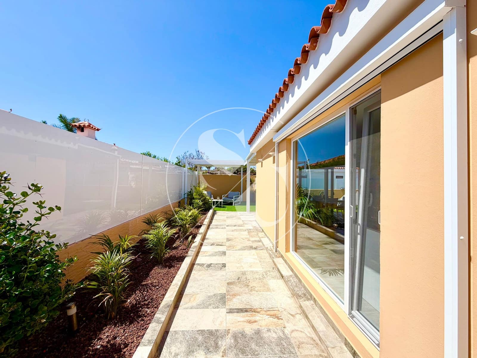 Chalet de 3 habitaciones en Maspalomas en venta con piscina - 749.000 € (Ref: 9915166)