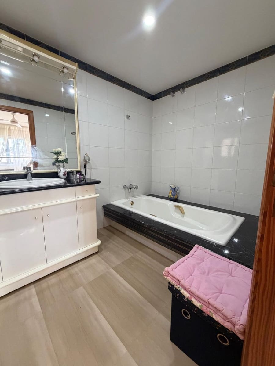 4 bedroom Villa for sale in Sa Cabaneta / La Cabaneta with garage - € 950,000 (Ref: 8347796)