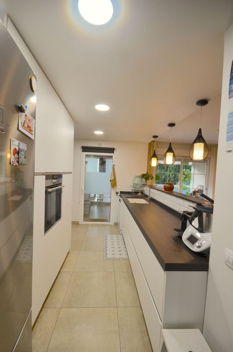 4 bedroom Flat for sale in Palma de Mallorca with garage - € 895,000 (Ref: 9533325)