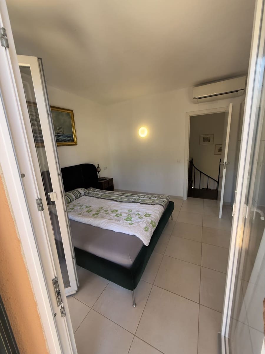 2 sovrum Semi-fristående Villa till salu i Palma de Mallorca med garage - 630 000 € (Ref: 9794255)