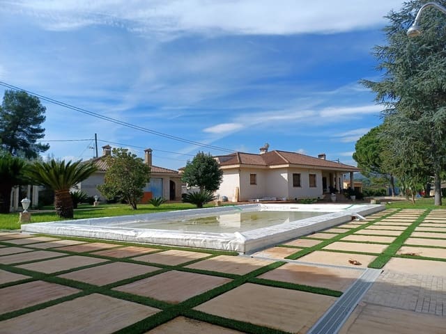 4 bedroom Villa for sale in Ontinyent with pool garage - € 450,000 (Ref: 9274737)