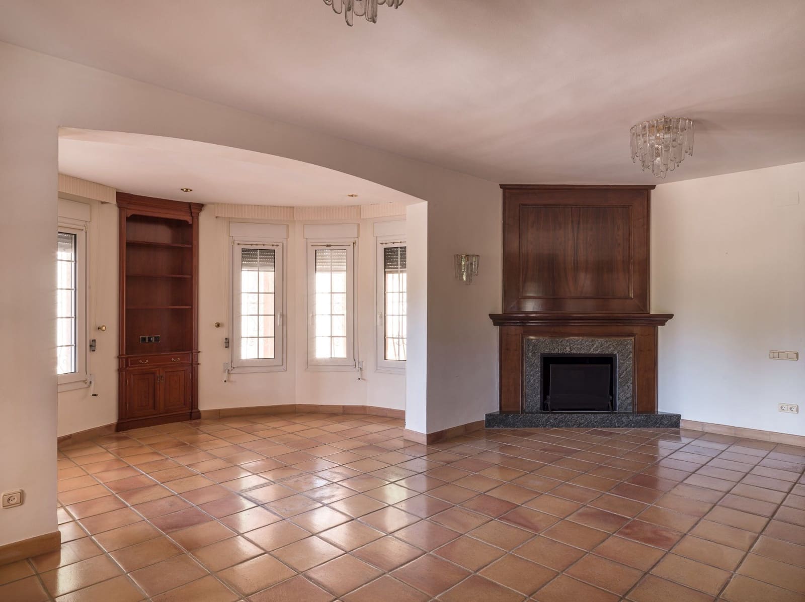 5 soveværelse Villa til salg i Ontinyent med swimmingpool garage - € 620.000 (Ref: 9275844)