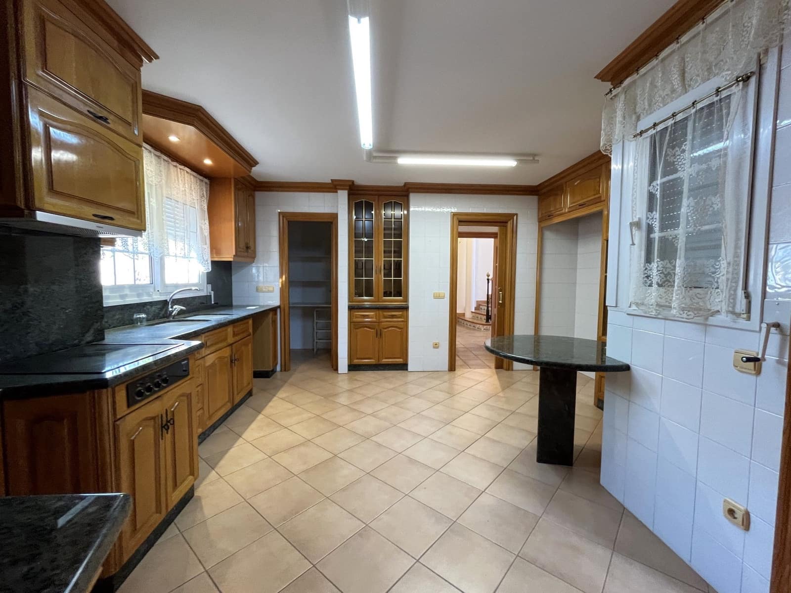 5 soveværelse Villa til salg i Ontinyent med swimmingpool garage - € 620.000 (Ref: 9275844)