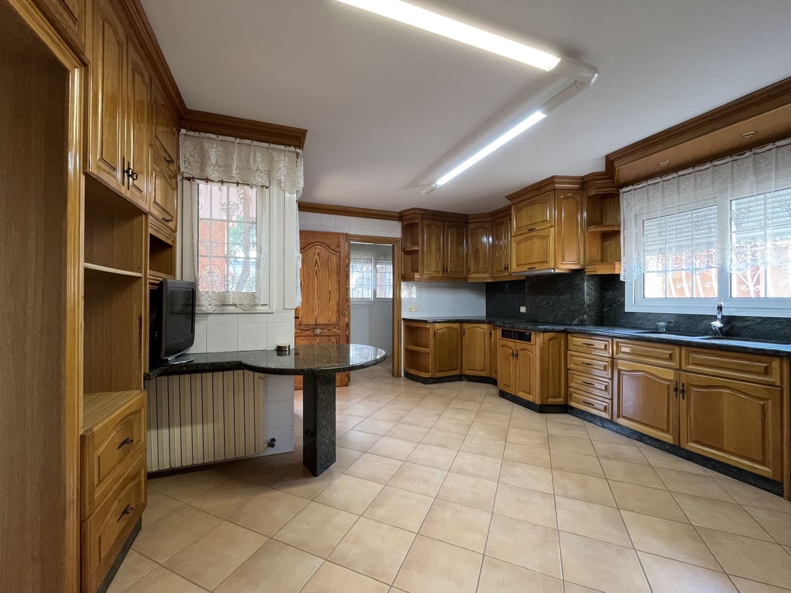 5 soveværelse Villa til salg i Ontinyent med swimmingpool garage - € 620.000 (Ref: 9275844)