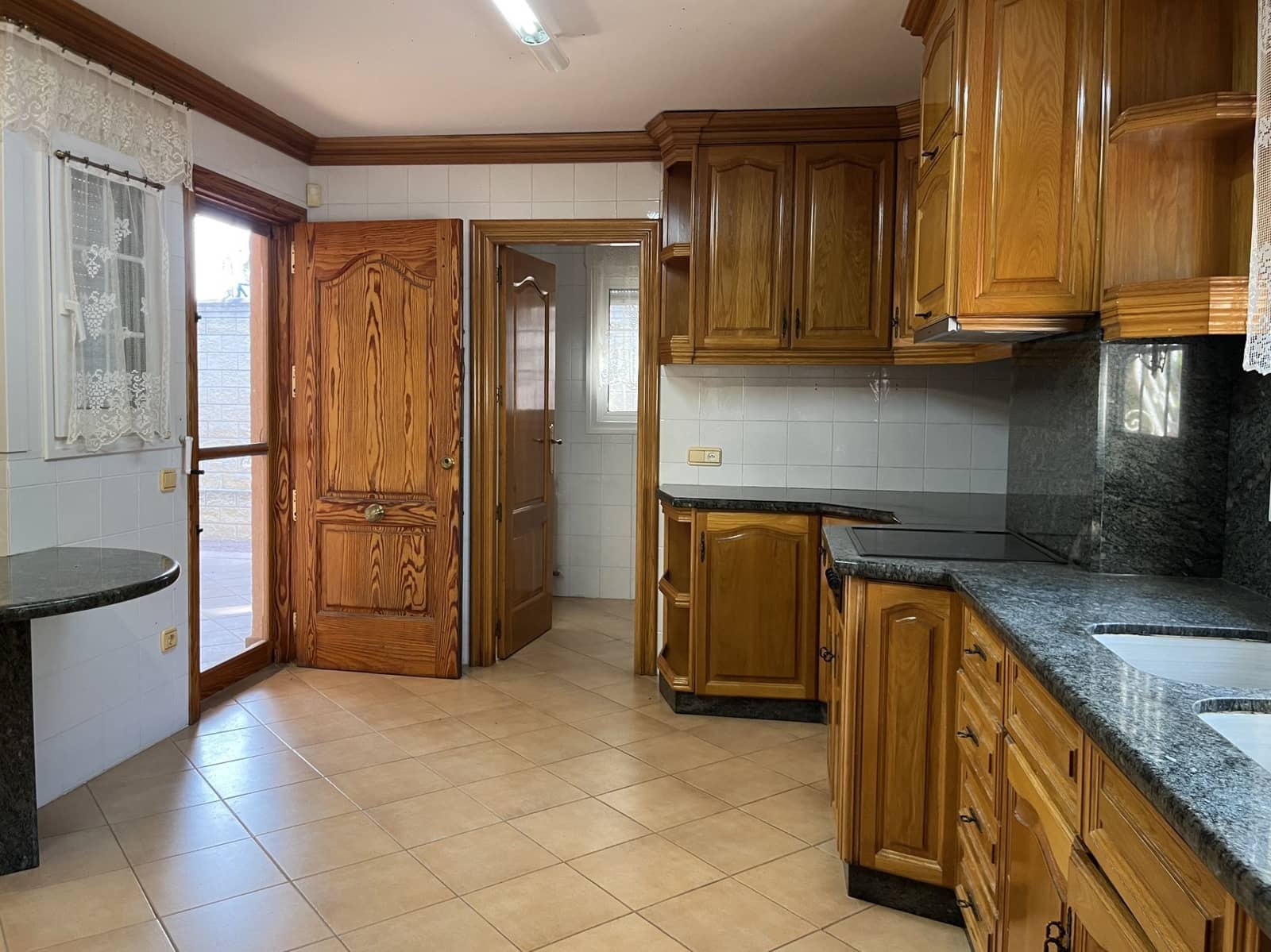 5 soveværelse Villa til salg i Ontinyent med swimmingpool garage - € 620.000 (Ref: 9275844)