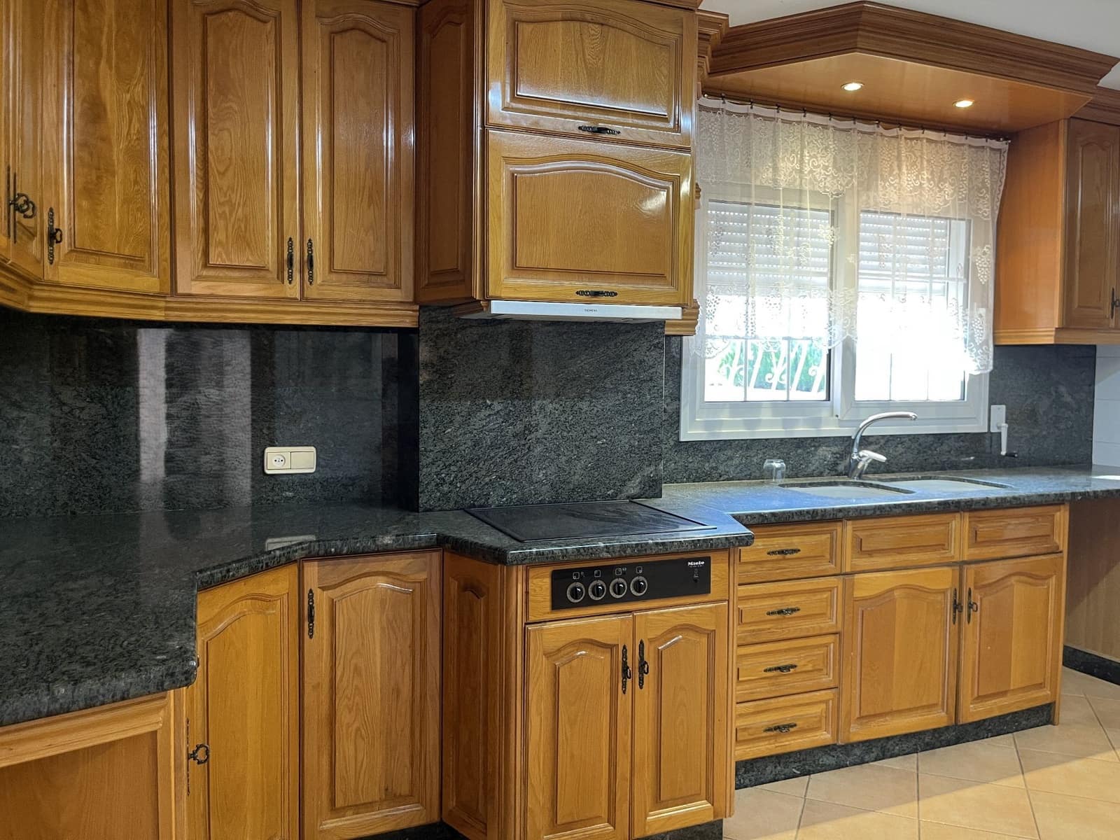 5 soveværelse Villa til salg i Ontinyent med swimmingpool garage - € 620.000 (Ref: 9275844)