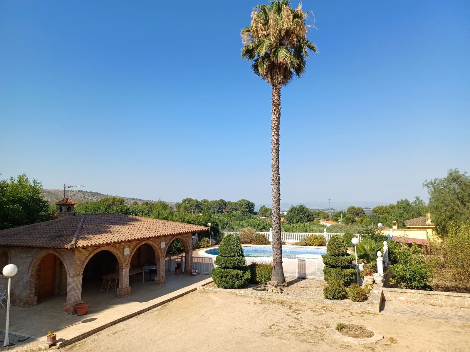 6 makuuhuone Huvila myytävänä paikassa Ontinyent mukana uima-altaan 
autotalli - 450 000 € (Ref: 9275846)