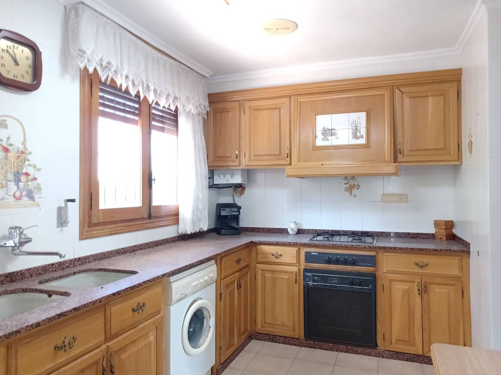 6 makuuhuone Huvila myytävänä paikassa Ontinyent mukana uima-altaan 
autotalli - 450 000 € (Ref: 9275846)