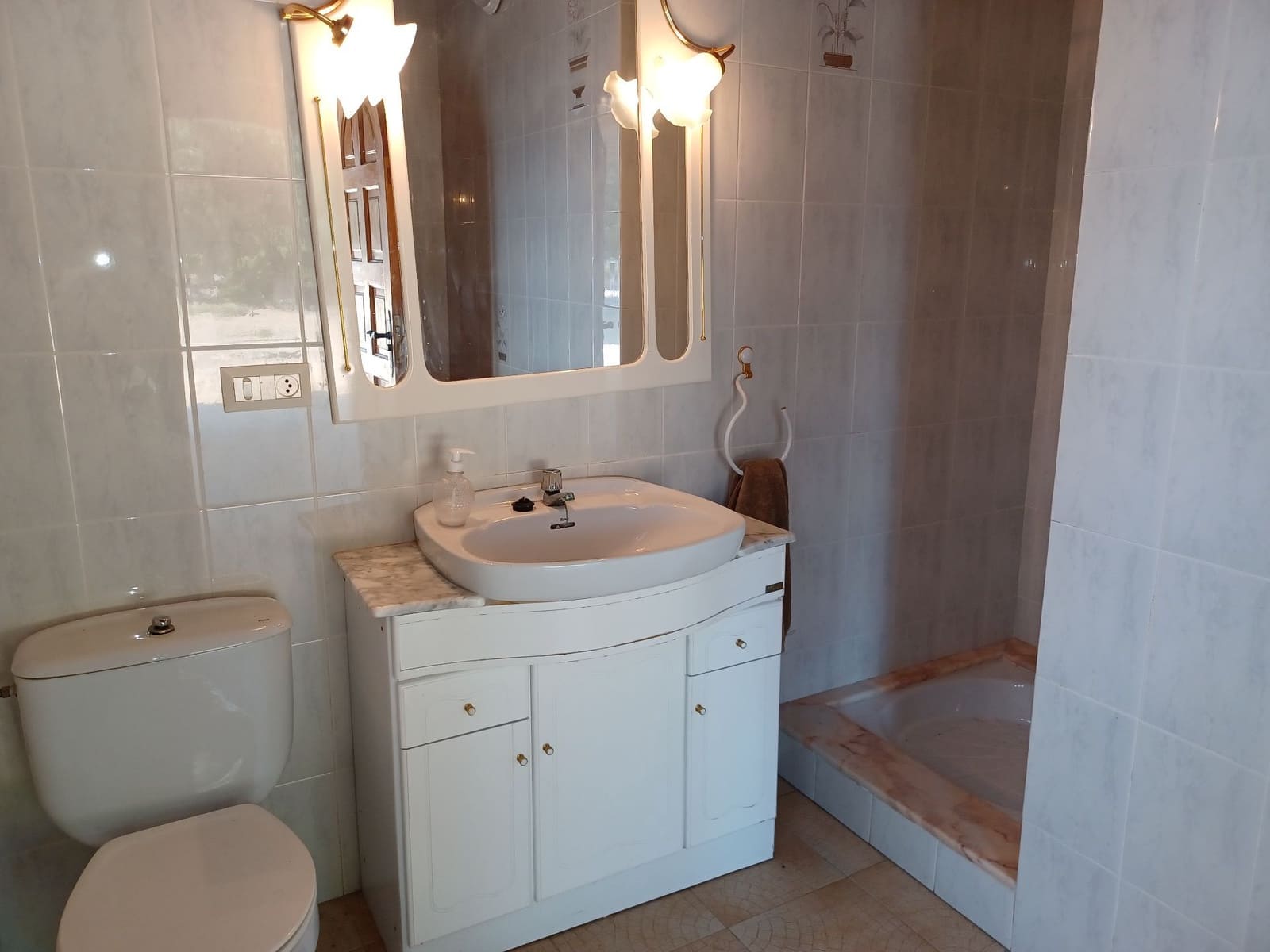 6 makuuhuone Huvila myytävänä paikassa Ontinyent mukana uima-altaan 
autotalli - 450 000 € (Ref: 9275846)