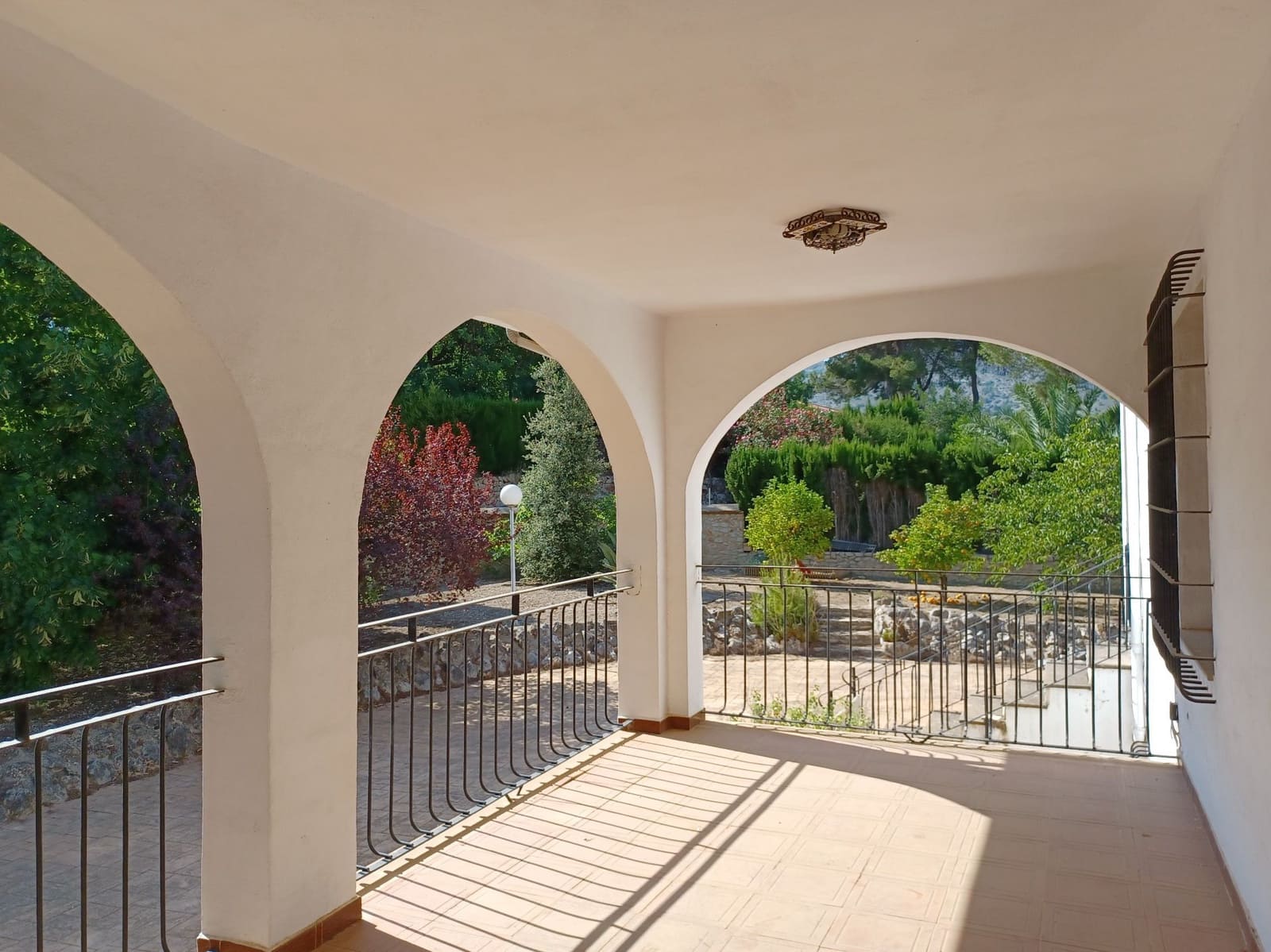 6 makuuhuone Huvila myytävänä paikassa Ontinyent mukana uima-altaan 
autotalli - 450 000 € (Ref: 9275846)