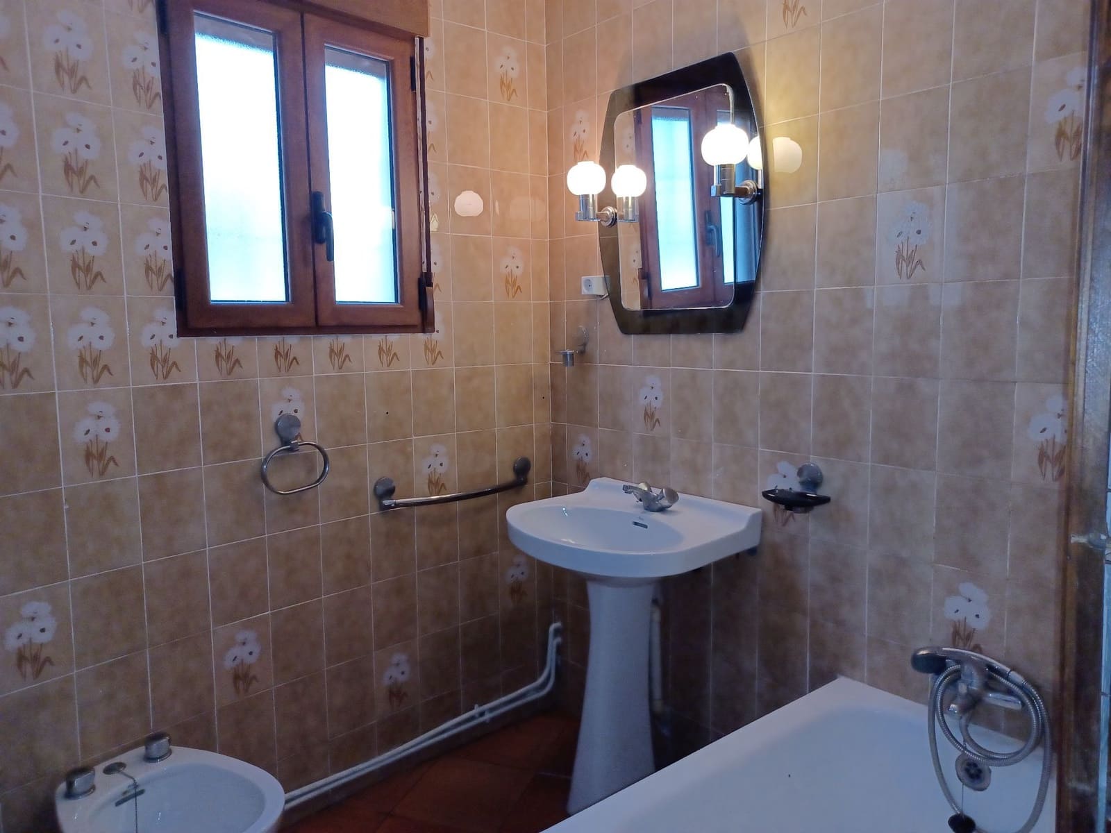 6 makuuhuone Huvila myytävänä paikassa Ontinyent mukana uima-altaan 
autotalli - 450 000 € (Ref: 9275846)