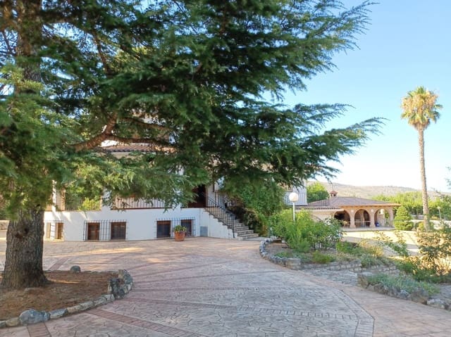 6 makuuhuone Huvila myytävänä paikassa Ontinyent mukana uima-altaan 
autotalli - 450 000 € (Ref: 9275846)