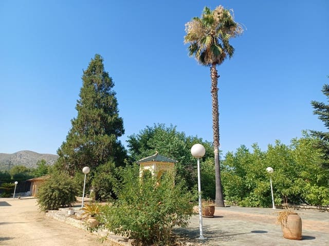 6 makuuhuone Huvila myytävänä paikassa Ontinyent mukana uima-altaan 
autotalli - 450 000 € (Ref: 9275846)