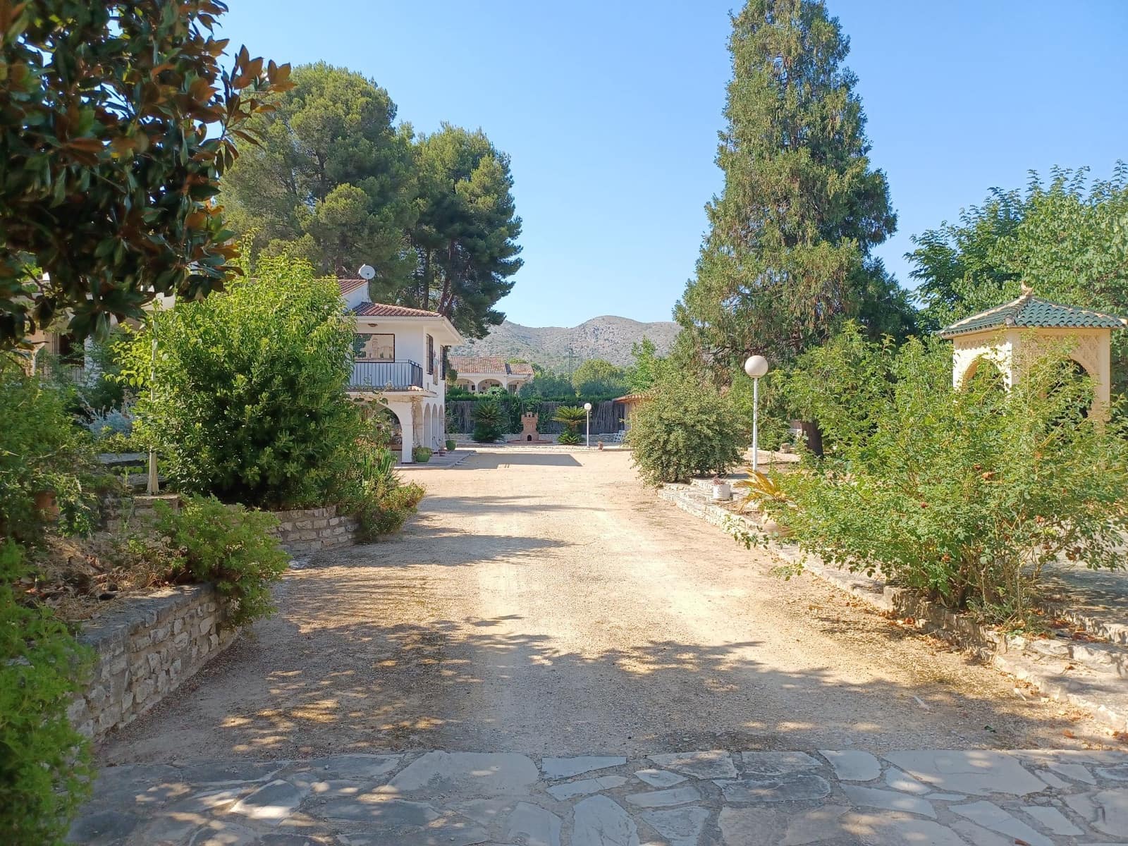 6 makuuhuone Huvila myytävänä paikassa Ontinyent mukana uima-altaan 
autotalli - 450 000 € (Ref: 9275846)