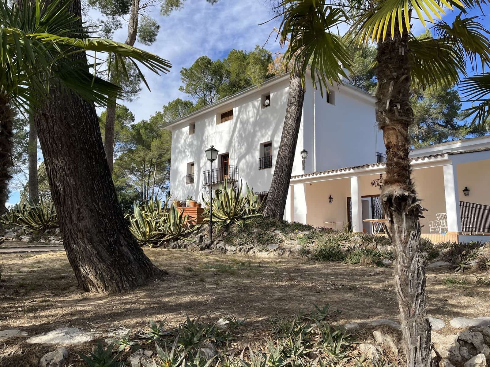 7 slaapkamer Villa te koop in Ontinyent met zwembad garage - € 650.000 (Ref: 9275847)