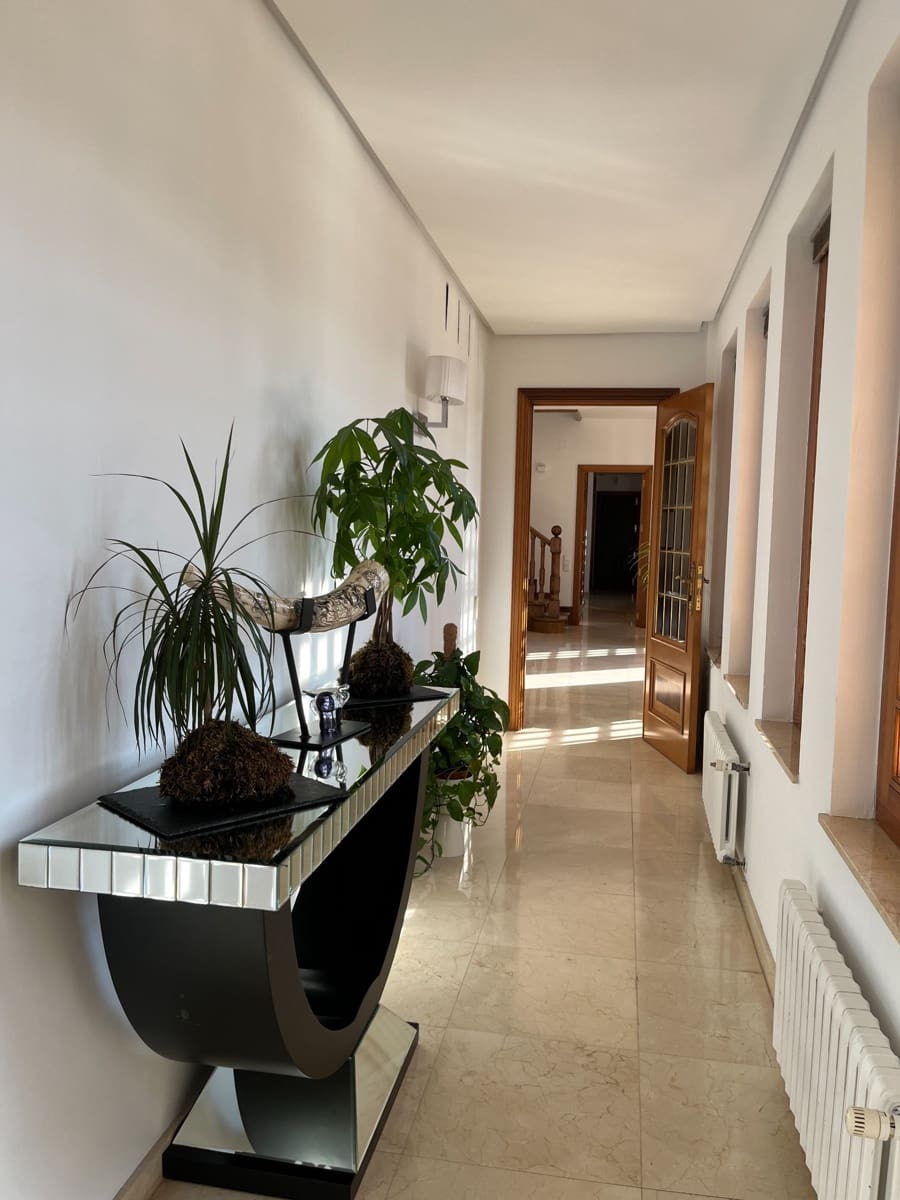 6 bedroom Villa for sale in Ontinyent with pool garage - € 1,290,000 (Ref: 9275849)