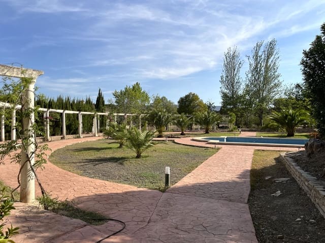 6 bedroom Villa for sale in Ontinyent with pool garage - € 1,290,000 (Ref: 9275849)