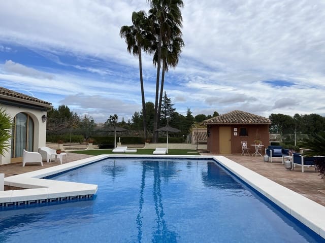 4 makuuhuone Huvila myytävänä paikassa Ontinyent mukana uima-altaan 
autotalli - 850 000 € (Ref: 9275855)