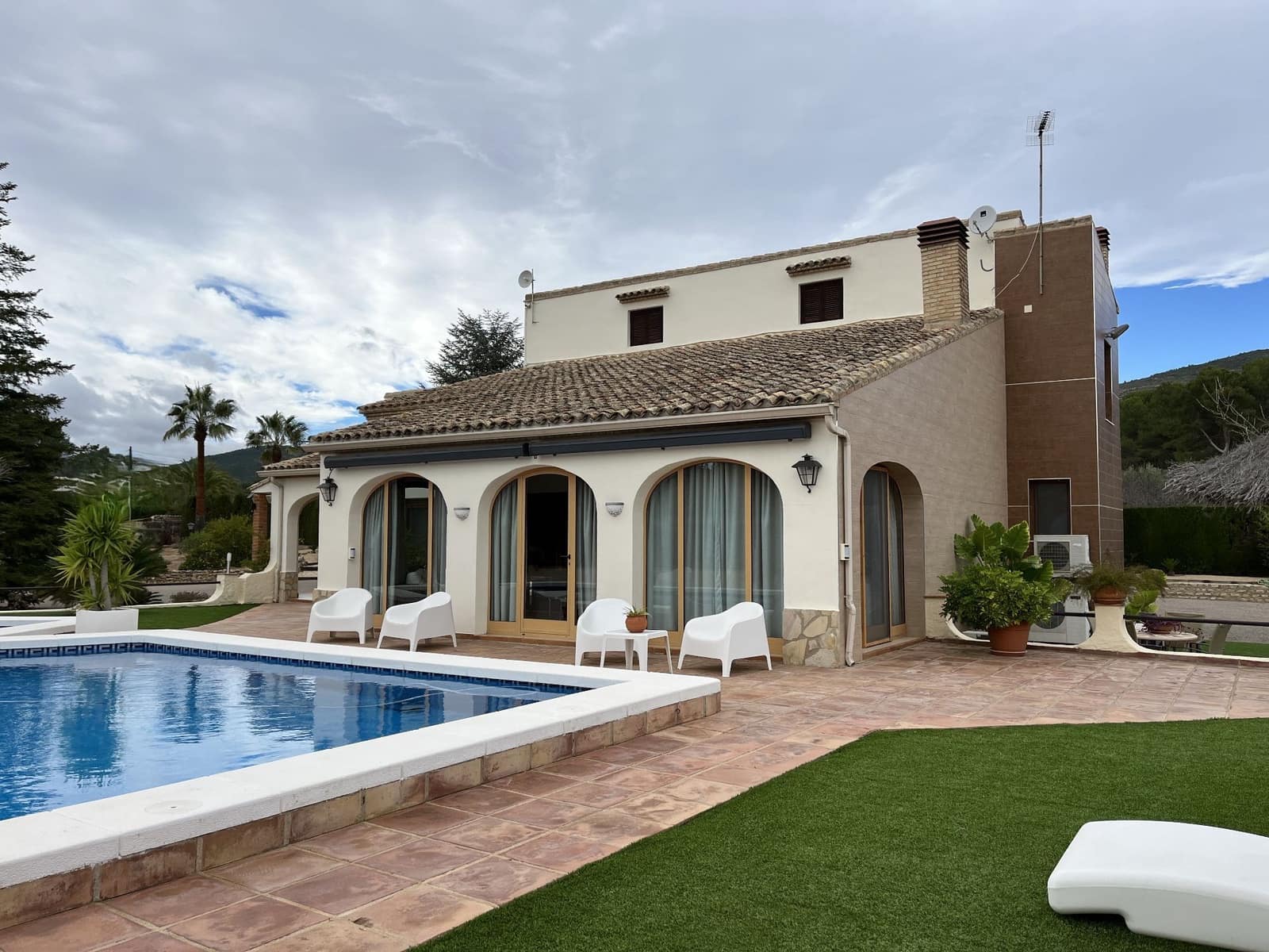 4 soverom Villa til salgs i Ontinyent med svømmebasseng garasje - € 850 000 (Ref: 9275855)