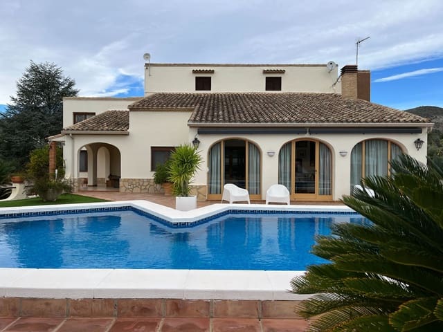 4 makuuhuone Huvila myytävänä paikassa Ontinyent mukana uima-altaan 
autotalli - 850 000 € (Ref: 9275855)