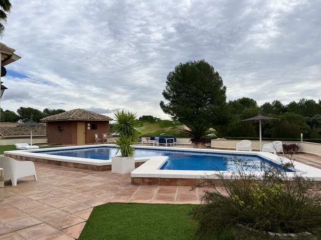 4 makuuhuone Huvila myytävänä paikassa Ontinyent mukana uima-altaan 
autotalli - 850 000 € (Ref: 9275855)