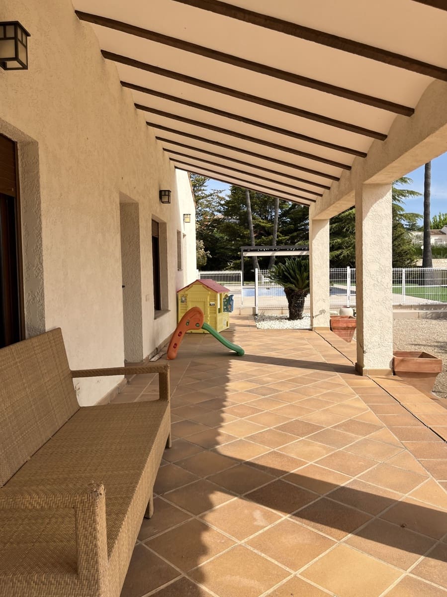 4 soveværelse Villa til salg i Ontinyent med swimmingpool garage - € 690.000 (Ref: 9275860)