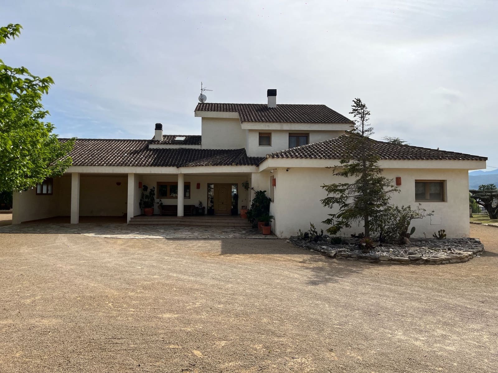 4 soveværelse Villa til salg i Ontinyent med swimmingpool garage - € 690.000 (Ref: 9275860)