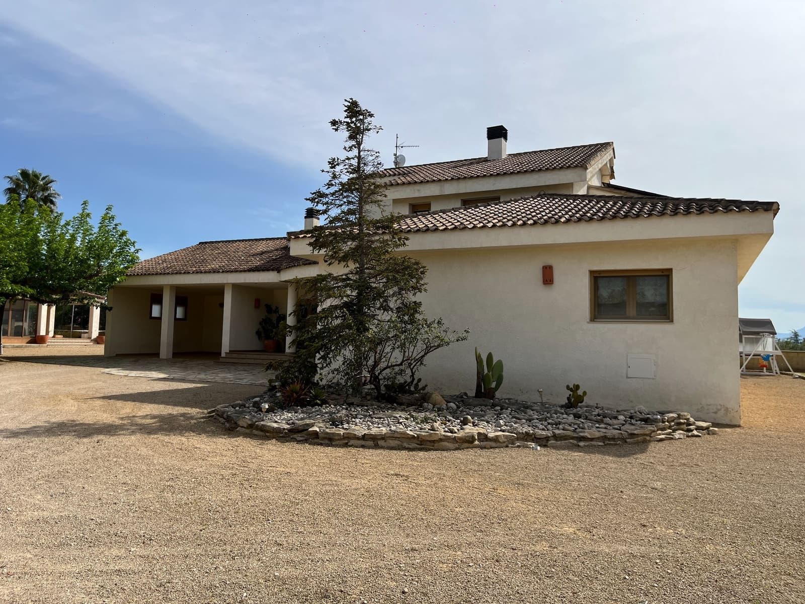 4 soveværelse Villa til salg i Ontinyent med swimmingpool garage - € 690.000 (Ref: 9275860)