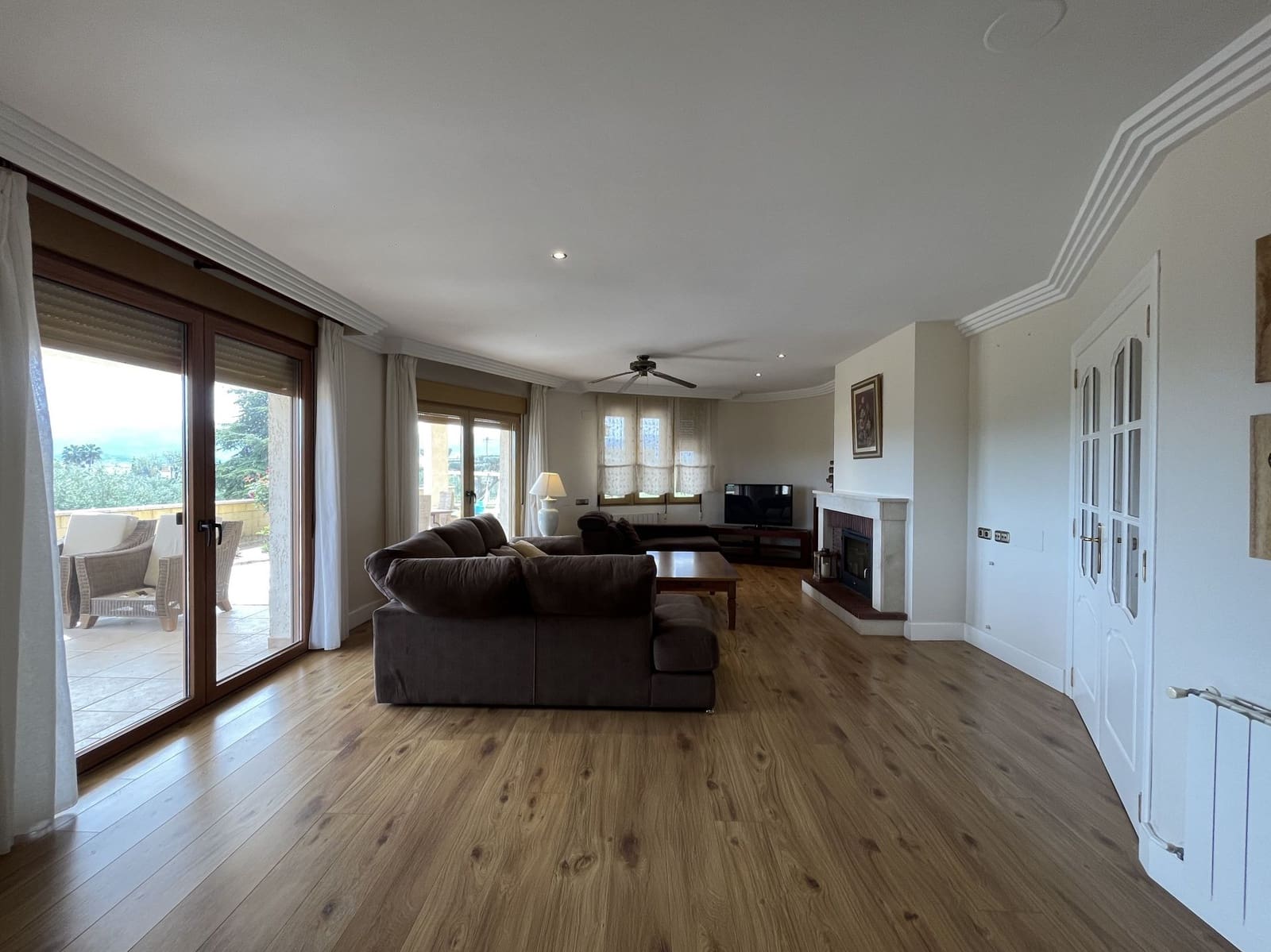 4 soveværelse Villa til salg i Ontinyent med swimmingpool garage - € 690.000 (Ref: 9275860)