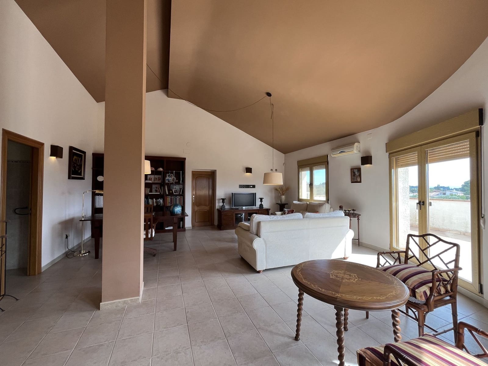 4 soveværelse Villa til salg i Ontinyent med swimmingpool garage - € 690.000 (Ref: 9275860)