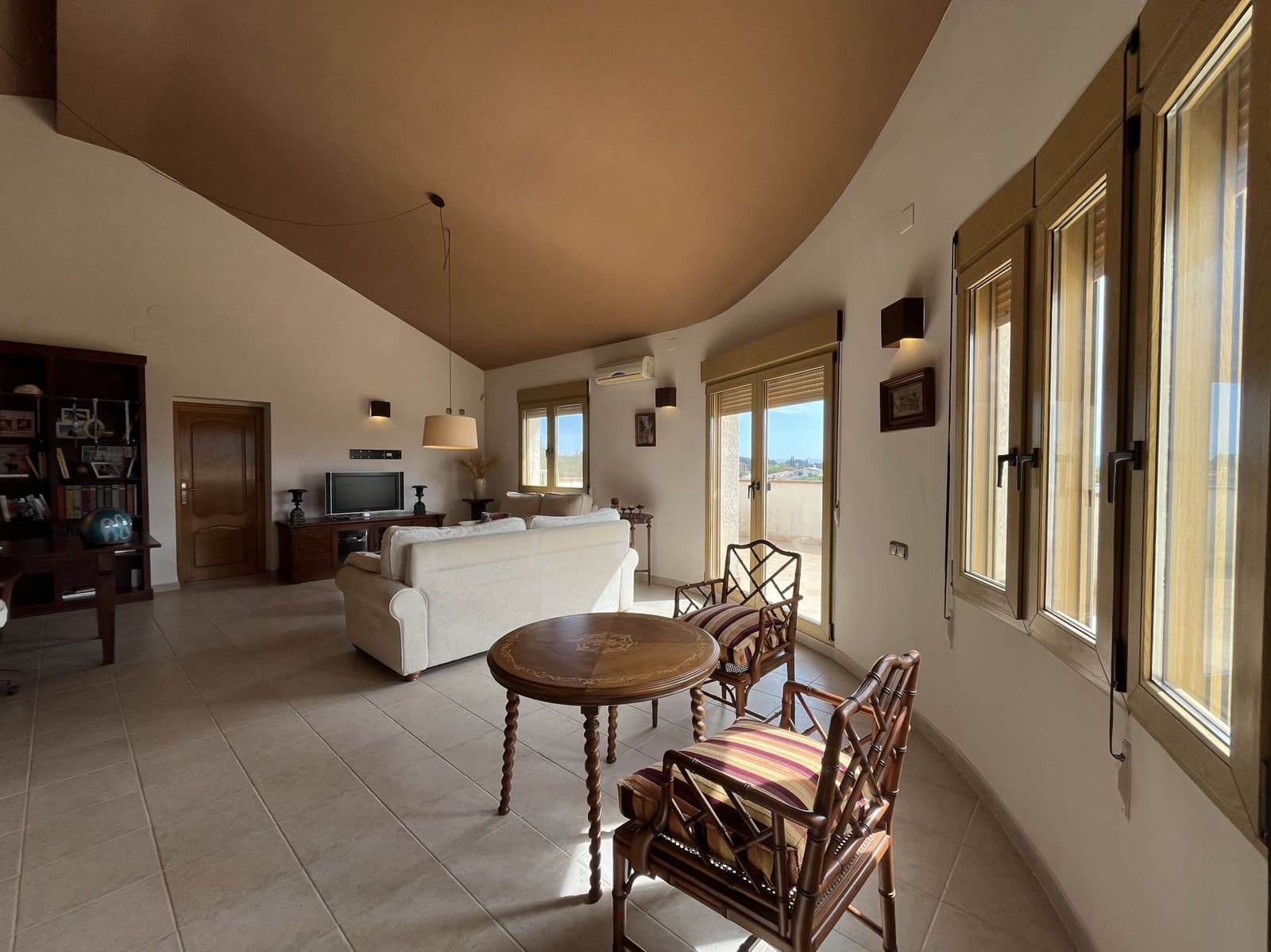 4 soveværelse Villa til salg i Ontinyent med swimmingpool garage - € 690.000 (Ref: 9275860)