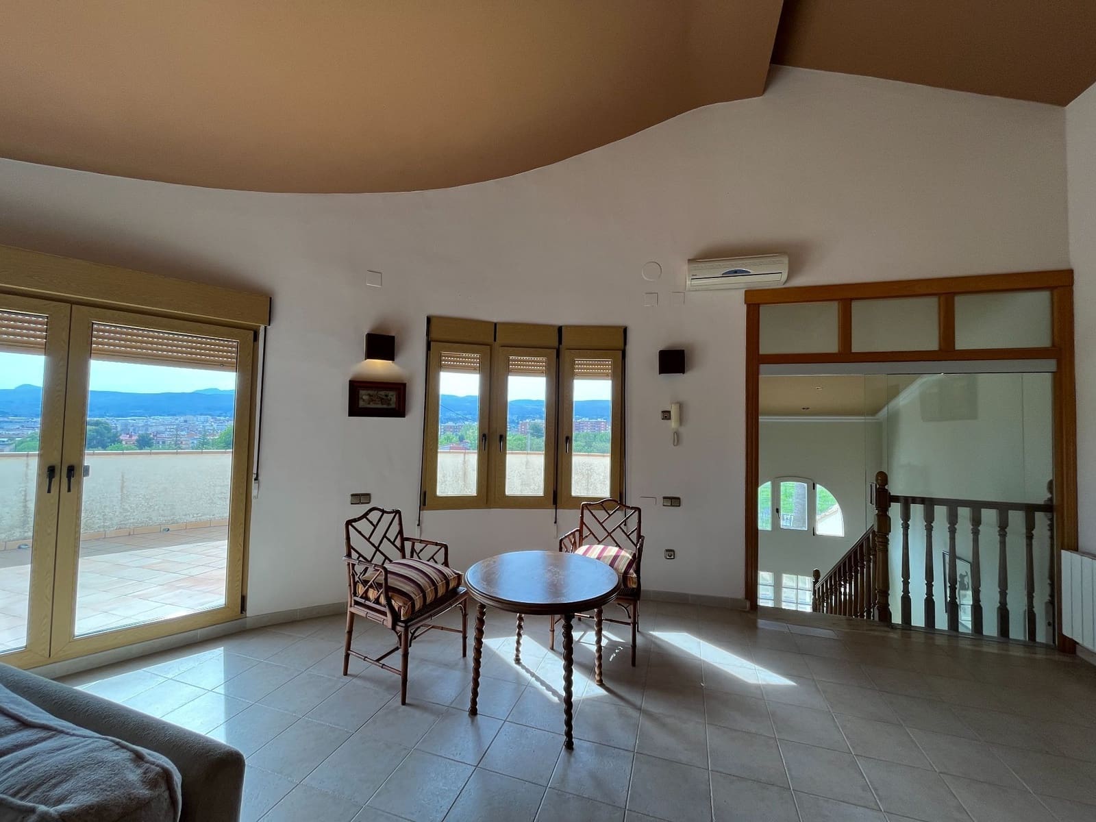 4 soveværelse Villa til salg i Ontinyent med swimmingpool garage - € 690.000 (Ref: 9275860)