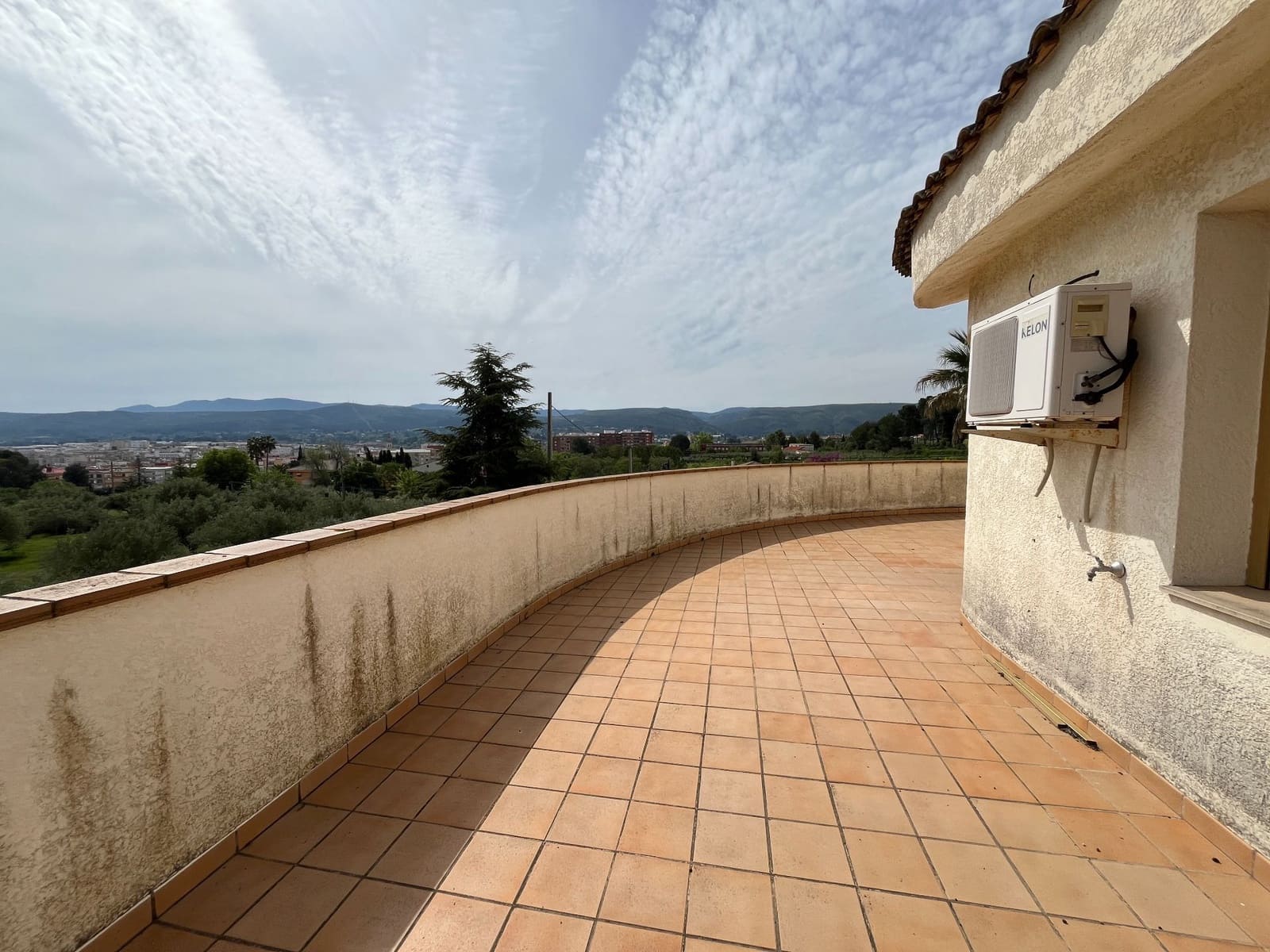 4 soveværelse Villa til salg i Ontinyent med swimmingpool garage - € 690.000 (Ref: 9275860)