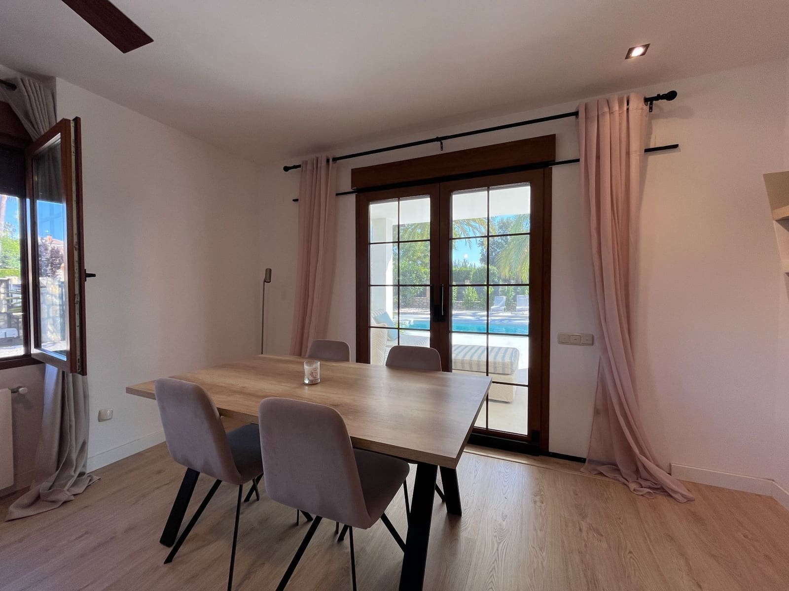 4 soveværelse Villa til salg i Ontinyent med swimmingpool garage - € 890.000 (Ref: 9294182)