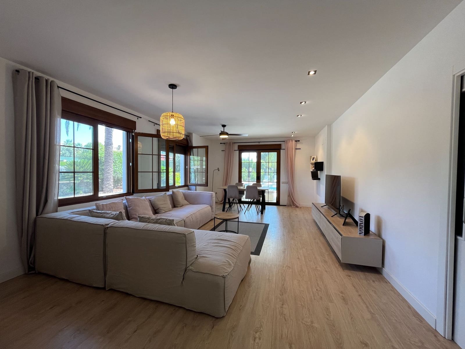 4 soveværelse Villa til salg i Ontinyent med swimmingpool garage - € 890.000 (Ref: 9294182)