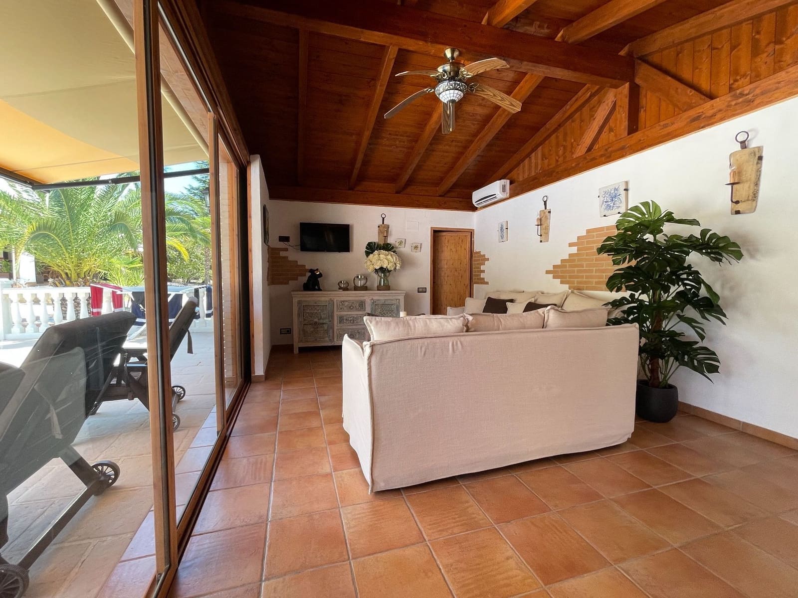 4 makuuhuone Huvila myytävänä paikassa Ontinyent mukana uima-altaan 
autotalli - 550 000 € (Ref: 9421897)