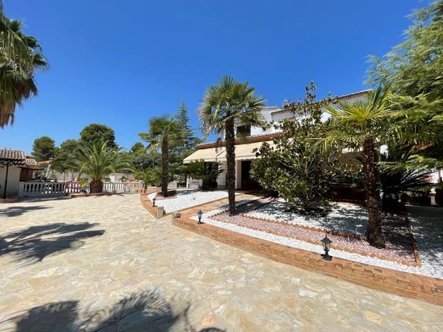 4 bedroom Villa for sale in Ontinyent with pool garage - € 550,000 (Ref: 9421897)