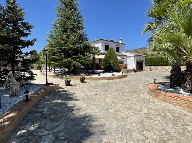 4 bedroom Villa for sale in Ontinyent with pool garage - € 550,000 (Ref: 9421897)