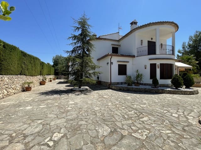4 bedroom Villa for sale in Ontinyent with pool garage - € 550,000 (Ref: 9421897)