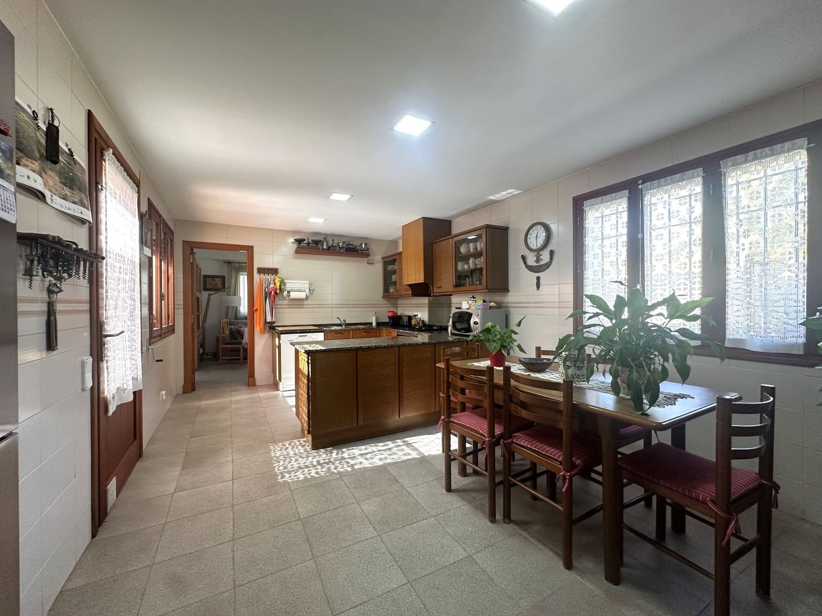 6 makuuhuone Huvila myytävänä paikassa Ontinyent mukana uima-altaan 
autotalli - 720 000 € (Ref: 9421898)