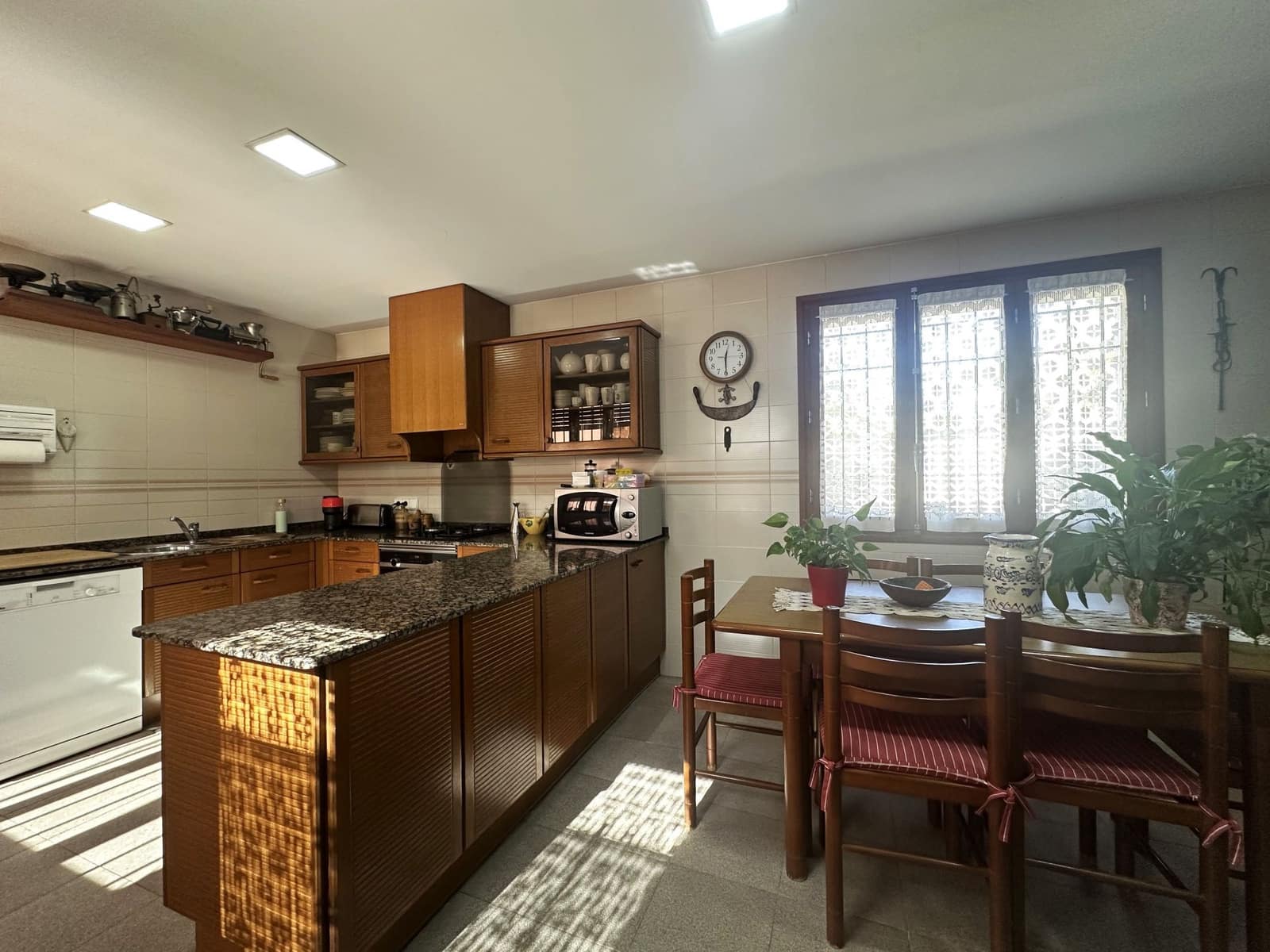 6 makuuhuone Huvila myytävänä paikassa Ontinyent mukana uima-altaan 
autotalli - 720 000 € (Ref: 9421898)