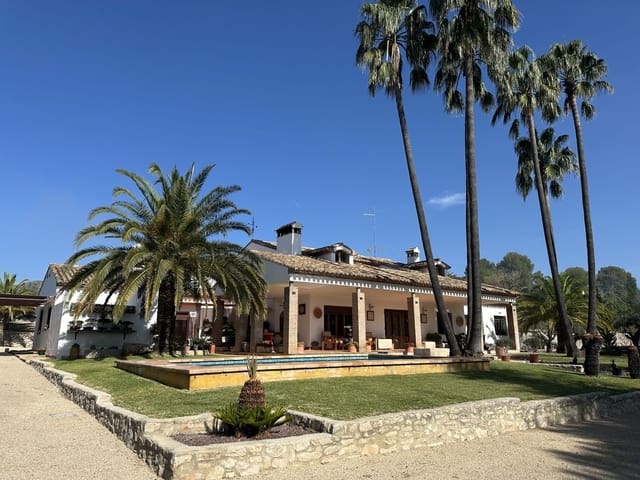 6 makuuhuone Huvila myytävänä paikassa Ontinyent mukana uima-altaan 
autotalli - 720 000 € (Ref: 9421898)