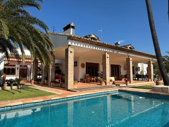 6 makuuhuone Huvila myytävänä paikassa Ontinyent mukana uima-altaan 
autotalli - 720 000 € (Ref: 9421898)