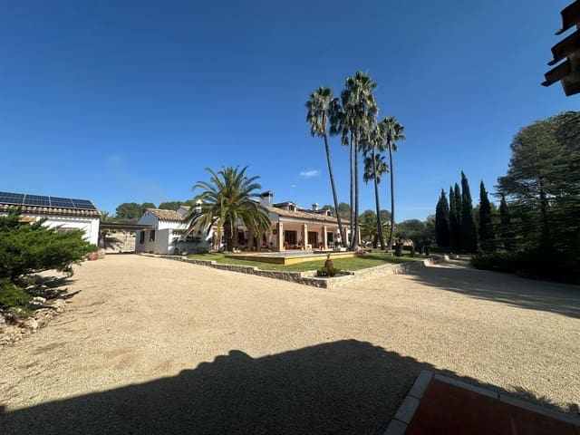 6 makuuhuone Huvila myytävänä paikassa Ontinyent mukana uima-altaan 
autotalli - 720 000 € (Ref: 9421898)