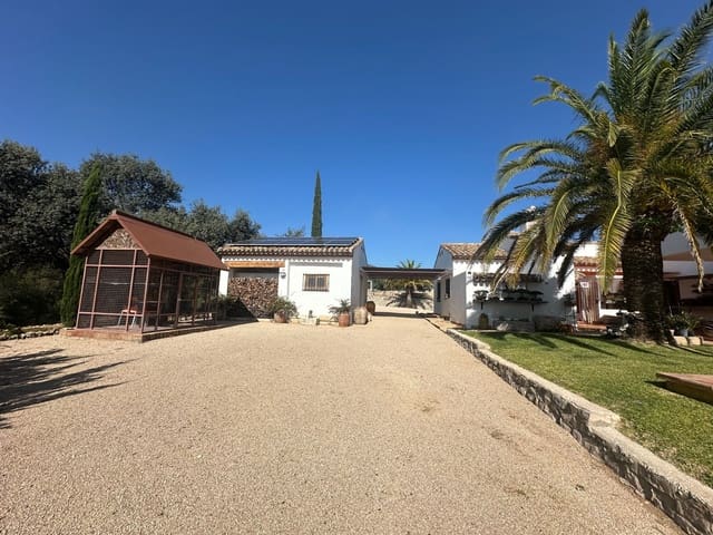 6 makuuhuone Huvila myytävänä paikassa Ontinyent mukana uima-altaan 
autotalli - 720 000 € (Ref: 9421898)