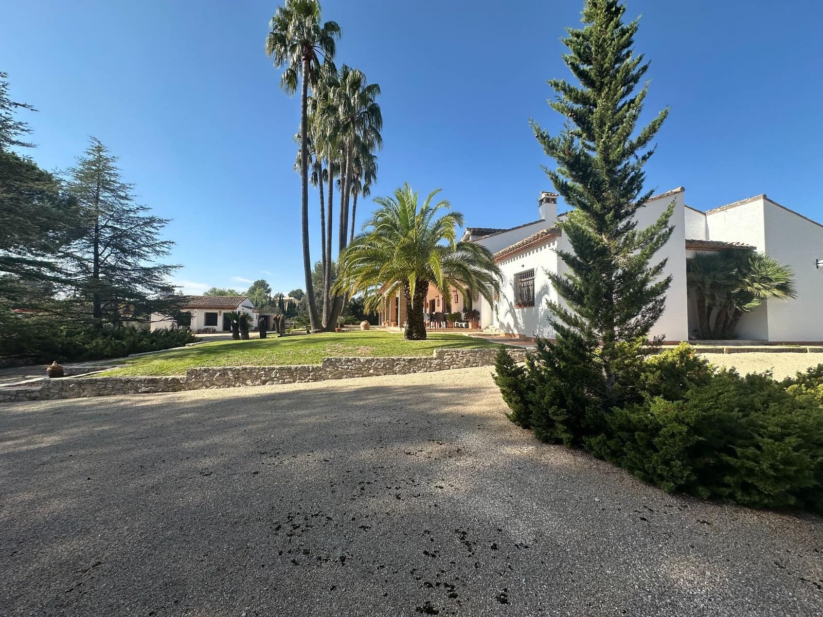 6 makuuhuone Huvila myytävänä paikassa Ontinyent mukana uima-altaan 
autotalli - 720 000 € (Ref: 9421898)