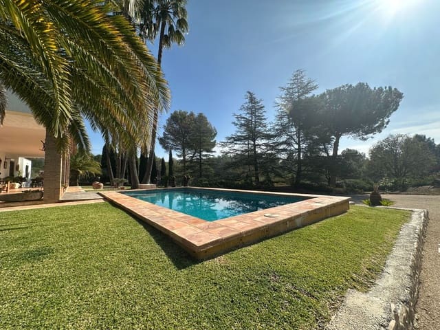 6 makuuhuone Huvila myytävänä paikassa Ontinyent mukana uima-altaan 
autotalli - 720 000 € (Ref: 9421898)